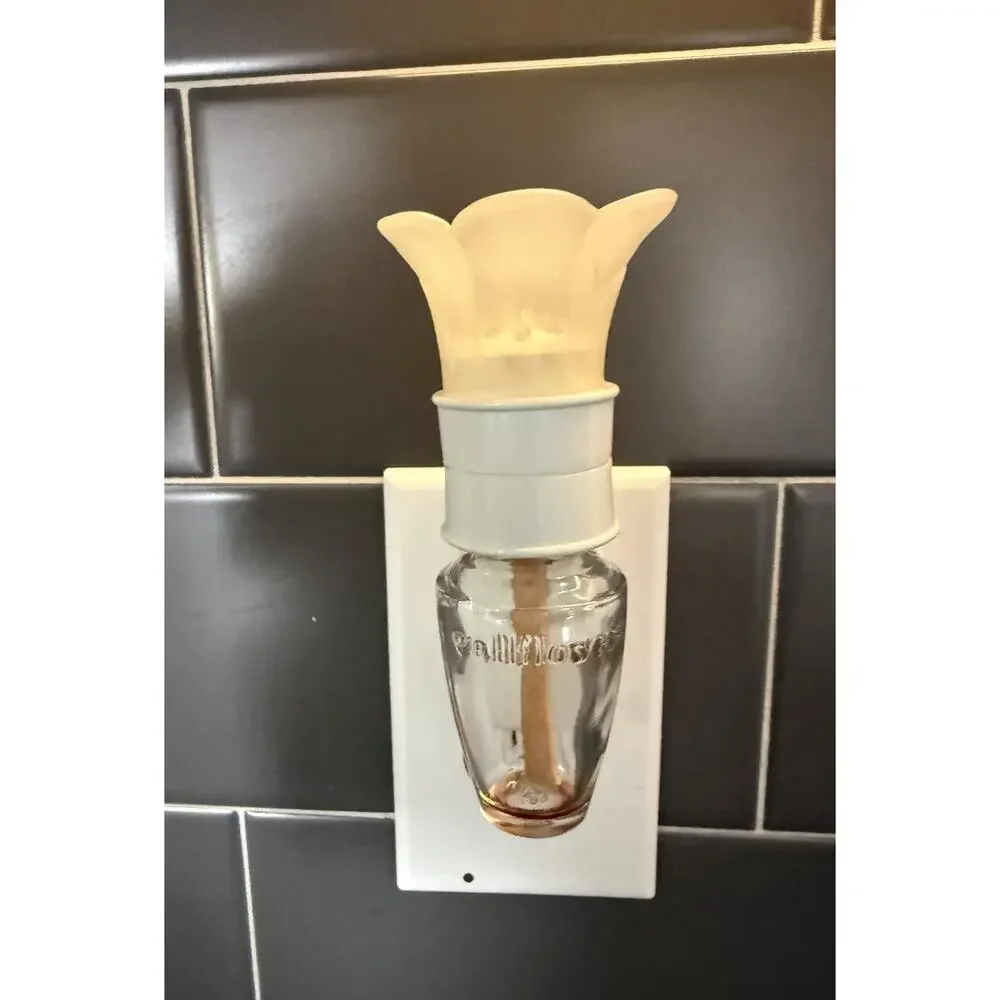 Bath & Body Works Wallflower Plugin Home Fragrance Diffuser Set Of 2 NO Light